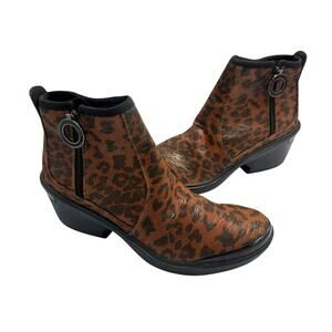 BZees NWOB Tease Leopard Print Washable Side Zip Comfortable Ankle Booties